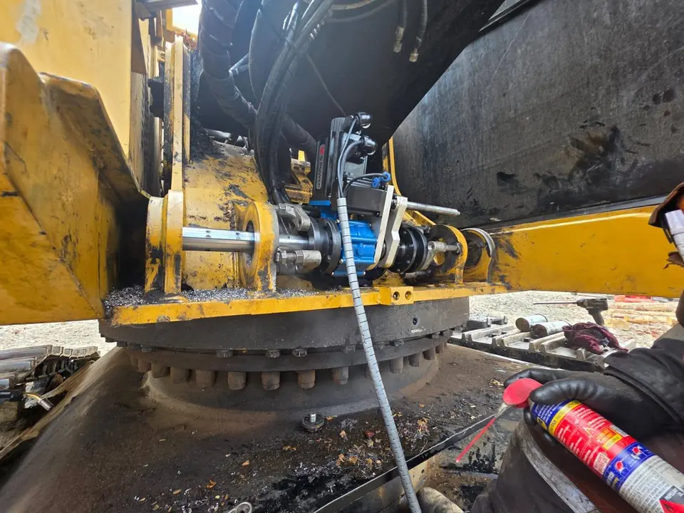 Line boring bar and drive unit mounted in position underneath a machine