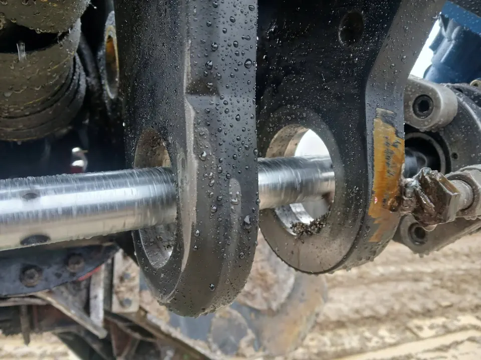 Line boring bar passing through machined lugs on a boom
